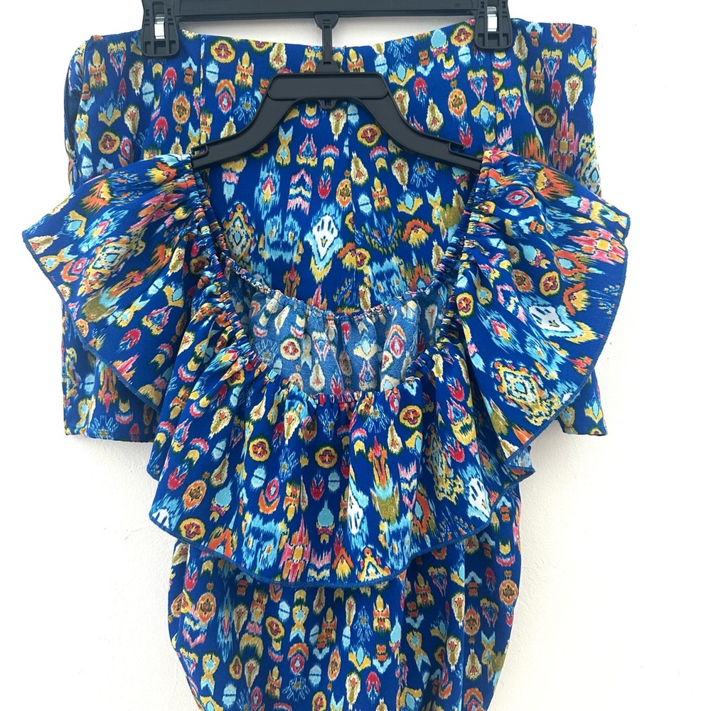 Blouse / Shorts Set by hype 
Women’s Large